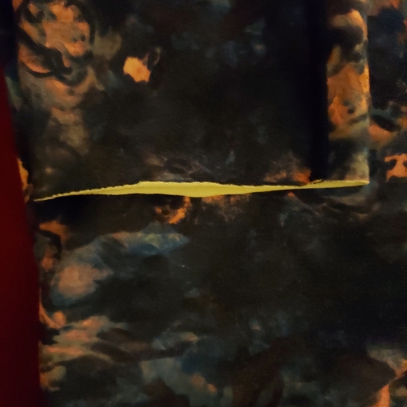 Lululemon Bundle! 2crop leggings sz8, 1reversible NWT Purple Uplifting Scrunchie - Picture 10 of 11